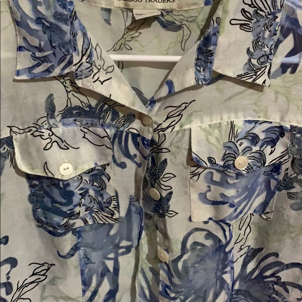 button up - Picture 2 of 5